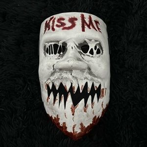 ‘Kiss me’ purge mask